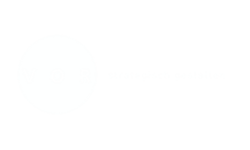 Logo mit dem Text 'Vor' und dem Untertitel 'strategisch positioniert' in weißer Schrift auf schwarzem Hintergrund.